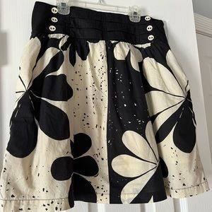We♥️Vera 100% cotton Marimekko print black and cream skirt with pockets!